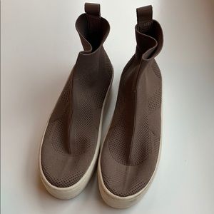 J/Slides booties